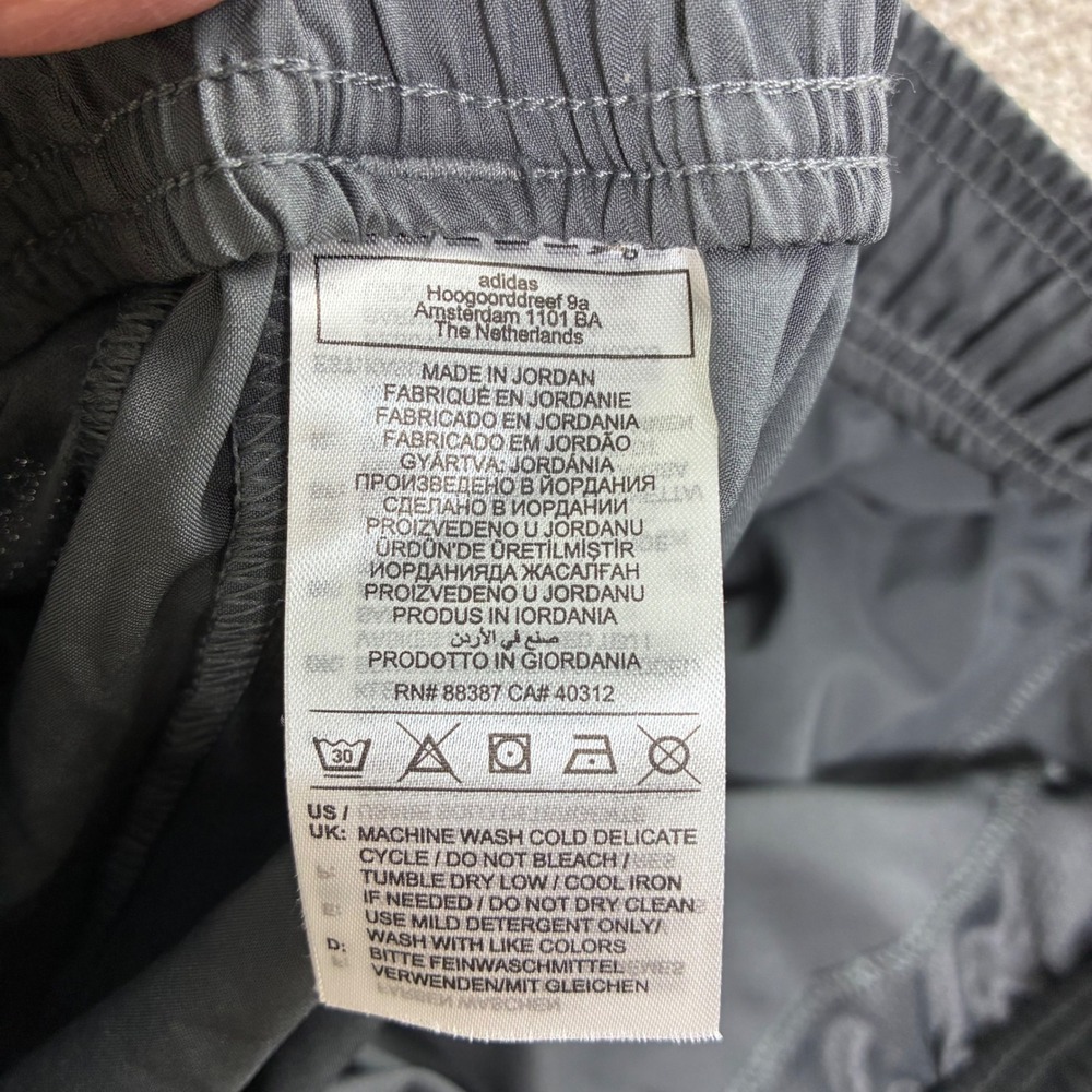 Adidas Mens Gray AEROREADY Athletic Training Shorts Zipper Pockets Size M Active - Picture 8 of 9